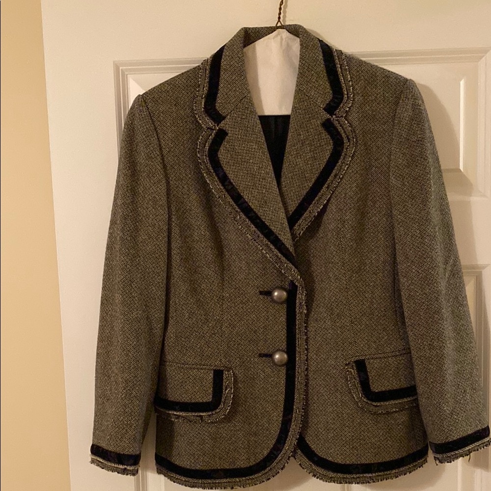 Vintage Banana Republic Black and Gray Women's Wool Blazer
Size 6